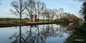 près d'El Tyu b&b L’ascenseur à bateaux de Strépy-Thieu, inauguré en 2002, est un impressionnant ouvrage d’ingénierie qui permet aux navires de franchir une dénivellation de 73,15 mètres sur le Canal du Centre, facilitant ainsi la navigation entre les bassins de l’Escaut et de la Meuse